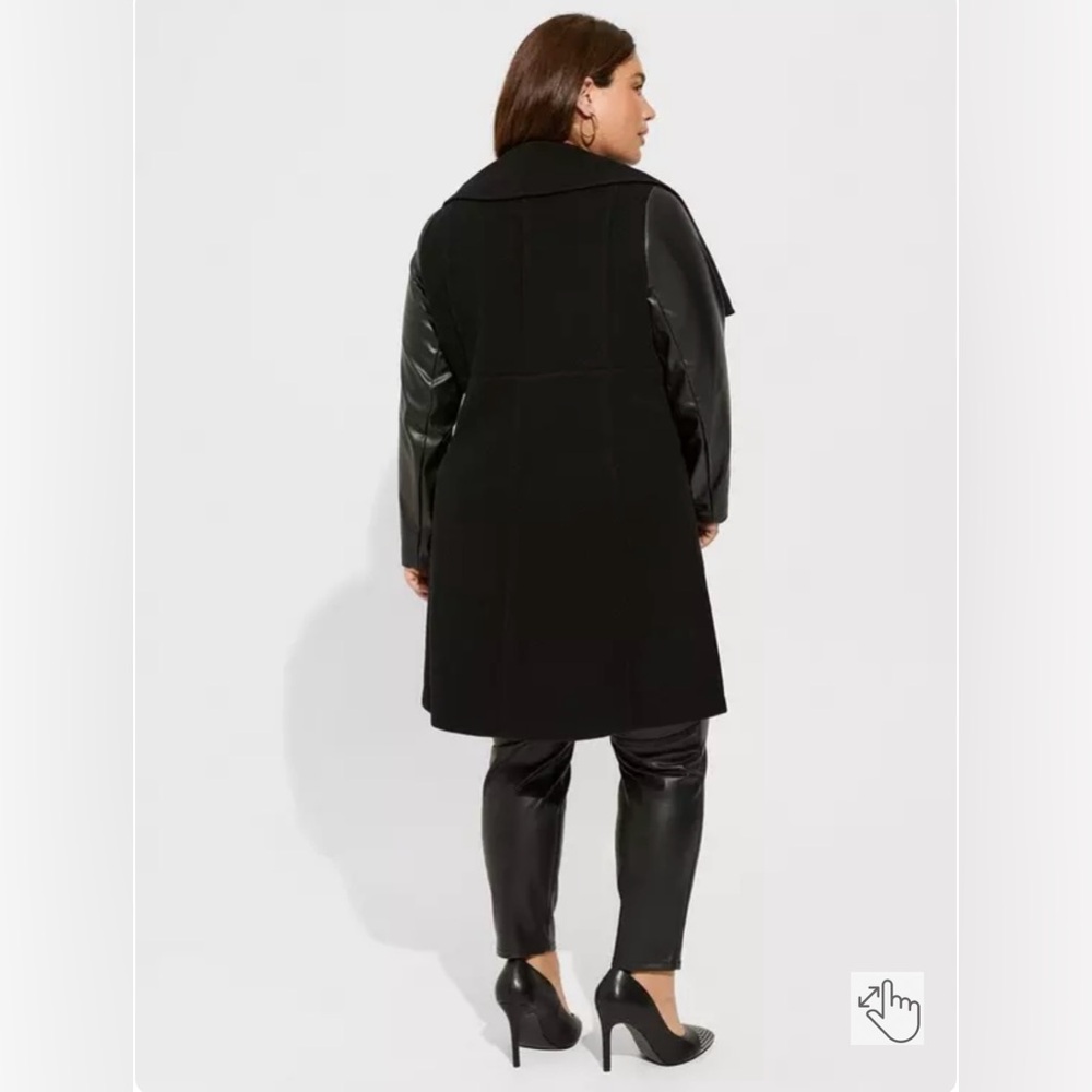 TORRID coat size 2X Black Wool Blend with faux leather sleeves BEAUTIFUL 🖤🖤